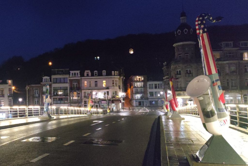 Charles-de-Gaulle-Bridge-Dinant-Belgie